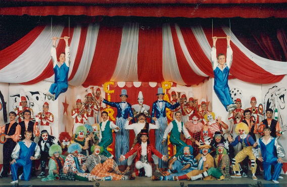 CIRCUS ON PARADE